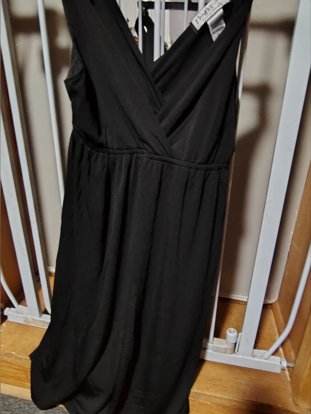 Mary McFadden Black Sleeveless V-Neck Dress